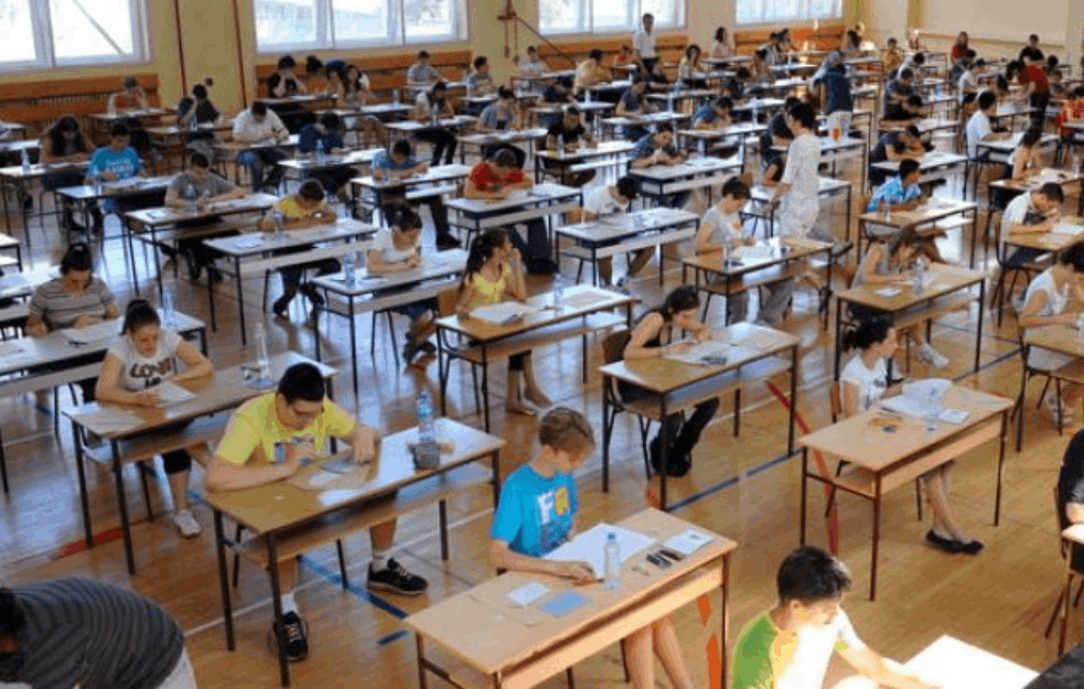 MATEMATIKA DANAS, SUTRA KOMBINOVANI TEST: Dovoljno mesta u klupama za sve buduće srednjoškolce